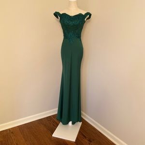 Green off the shoulder dress Sz S